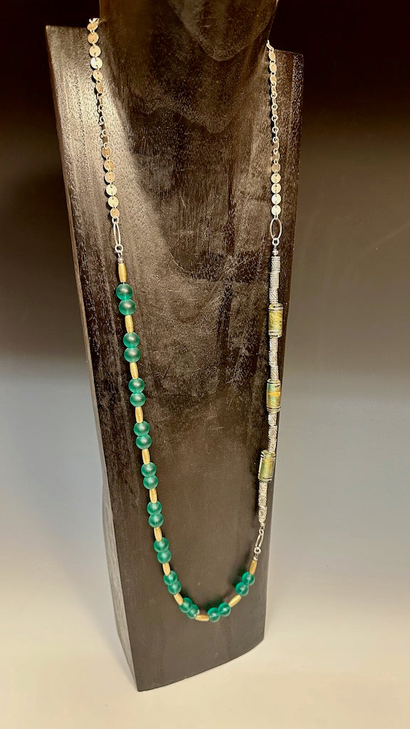 GREEN GLASS WITH MURANO GLASS BEADS ASYMMETRICAL NECKLACE WITH SILVER LCN370