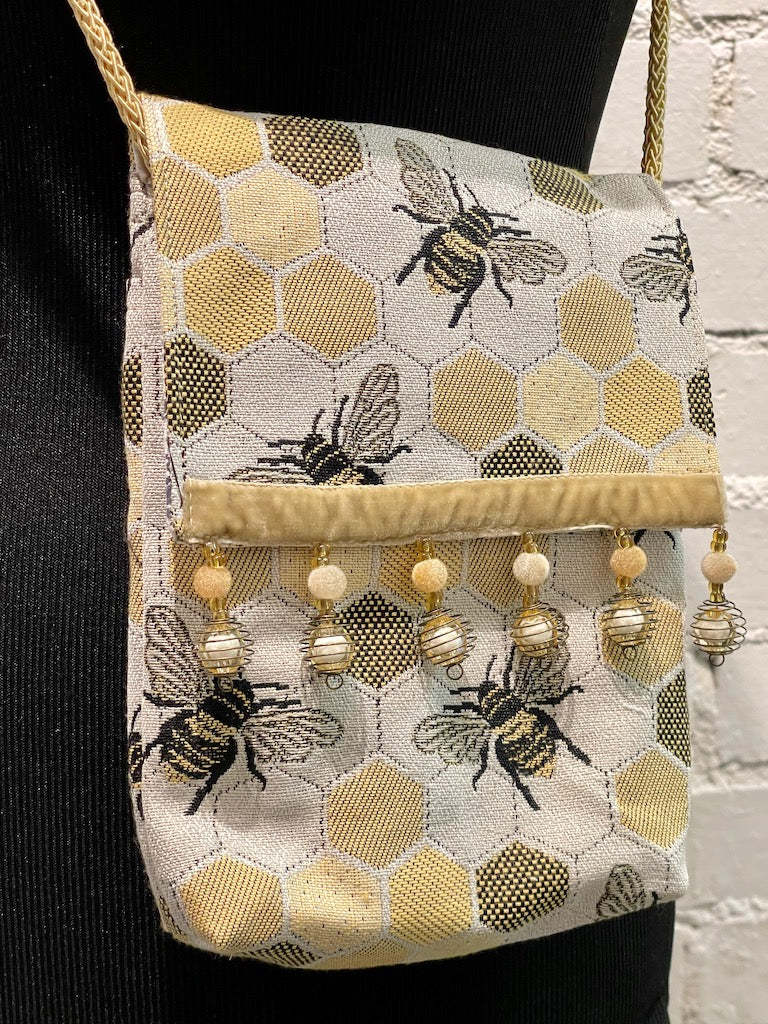 SMALL CROSSBODY BEE