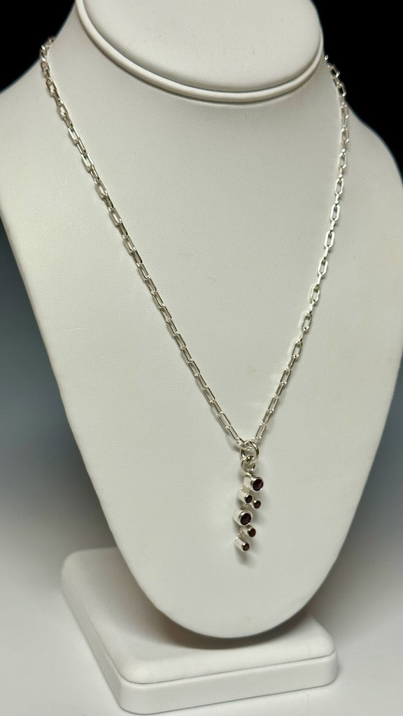RED GARNET GRADUATED STERLING SILVER NECKLACE - NM466N