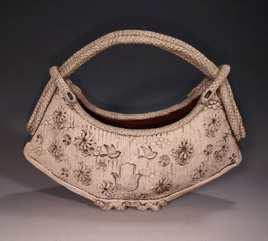 HAND-BUILT STONEWARE SCULPTURE AR105