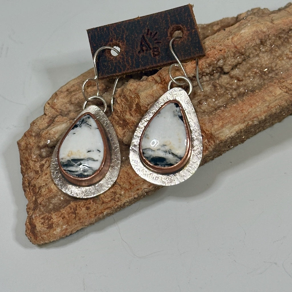 WHITE BUFFALO EARRINGS AS273