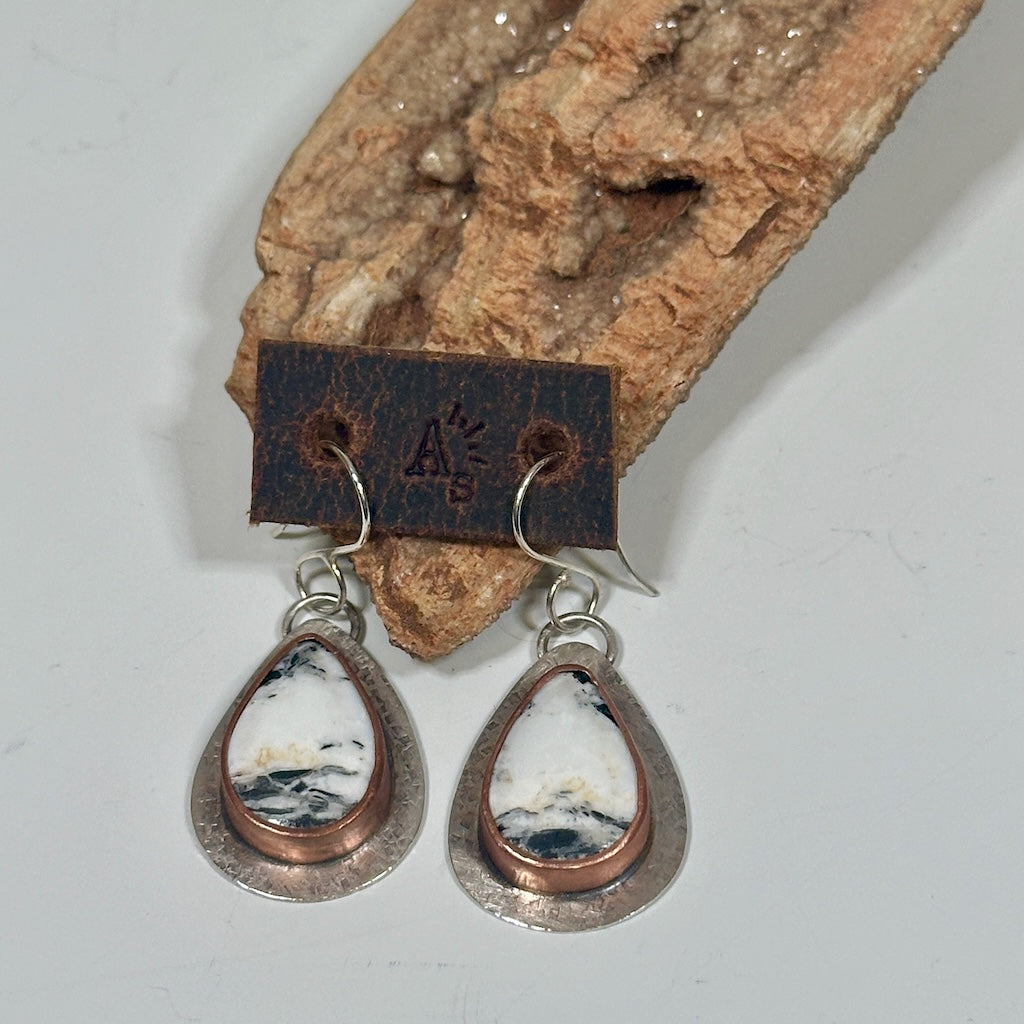 WHITE BUFFALO EARRINGS AS273