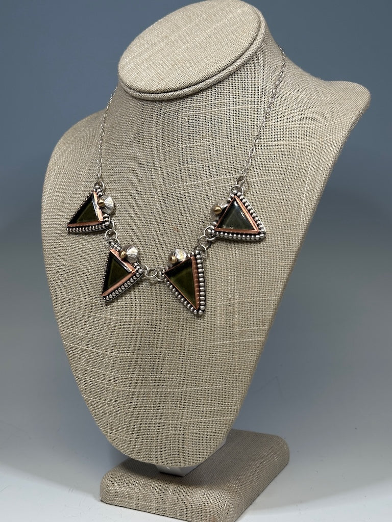 OLIVE ROSARITA EARRING & NECKLACE SET AS288