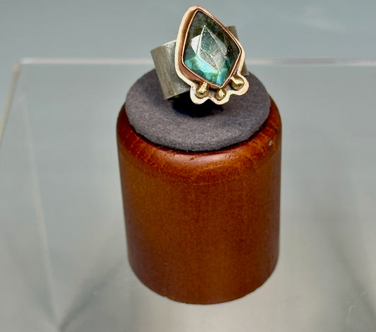 DEITY LABRADORITE RING AS291
