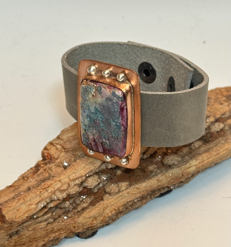 ENLIGHTENED LEATHER CUFF AS303