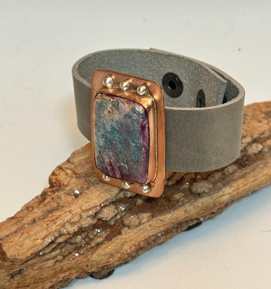 ENLIGHTENED LEATHER CUFF AS303