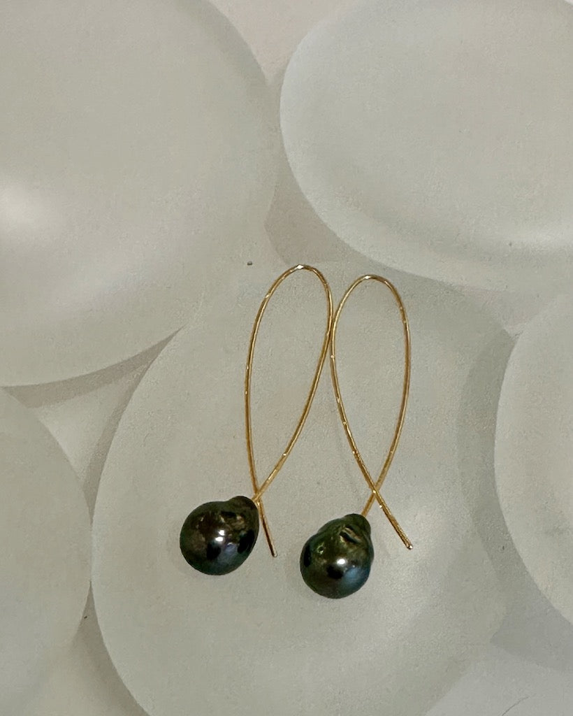 Drop Baroque Tahitian Pearl 18k Yellow Gold Earrings AV108