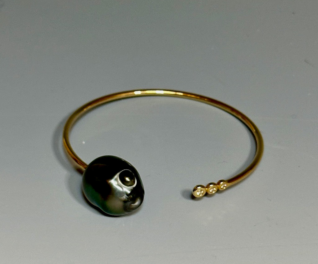 "Cosmo" Bangle Bracelet with Tahitian Pearl and Diamonds AV110