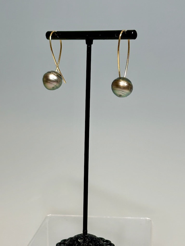 FANCY CIRCLED TAHITIAN PEARL EARRINGS WITH 18k GOLD WIRES AV136