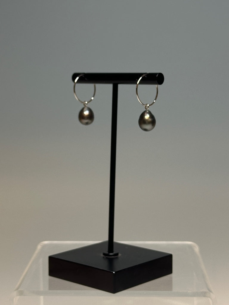 18K WHITE GOLD ROUND TAHITIAN PEARL  HOOP EARRINGS AV2512