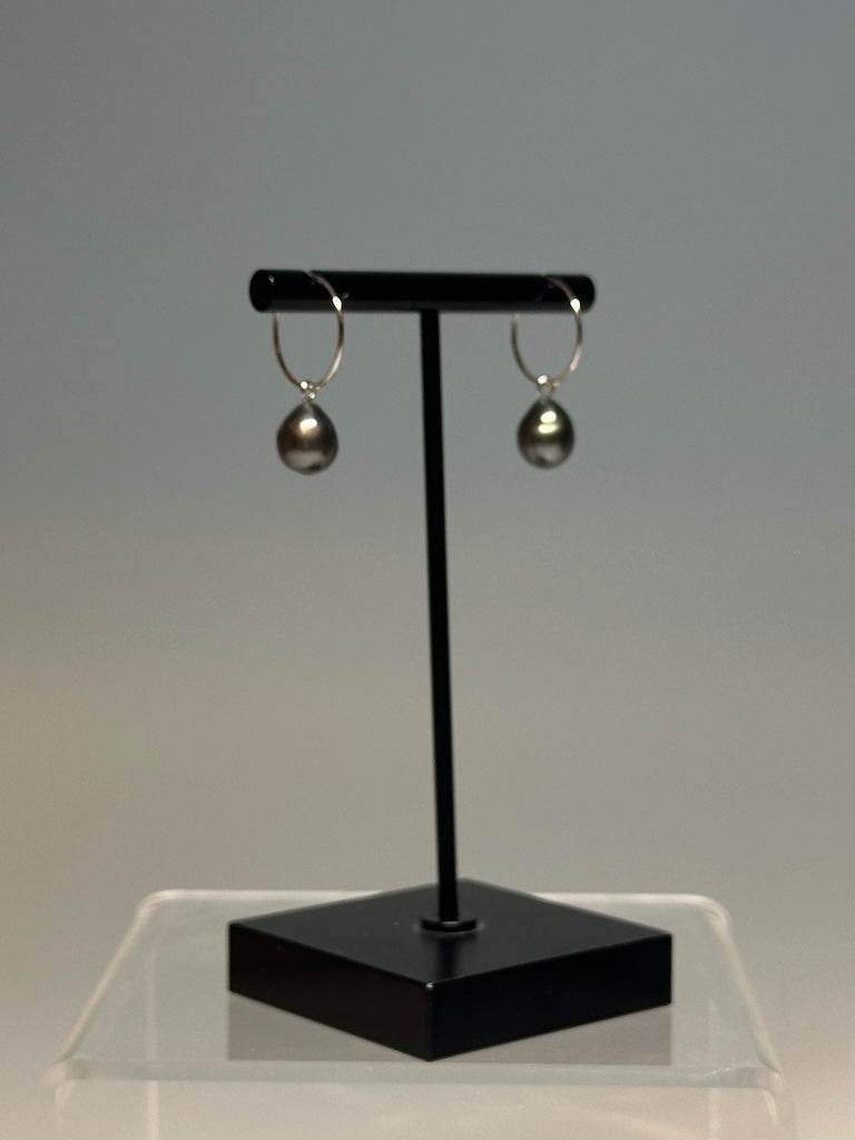 18K WHITE GOLD ROUND TAHITIAN PEARL  HOOP EARRINGS AV2511