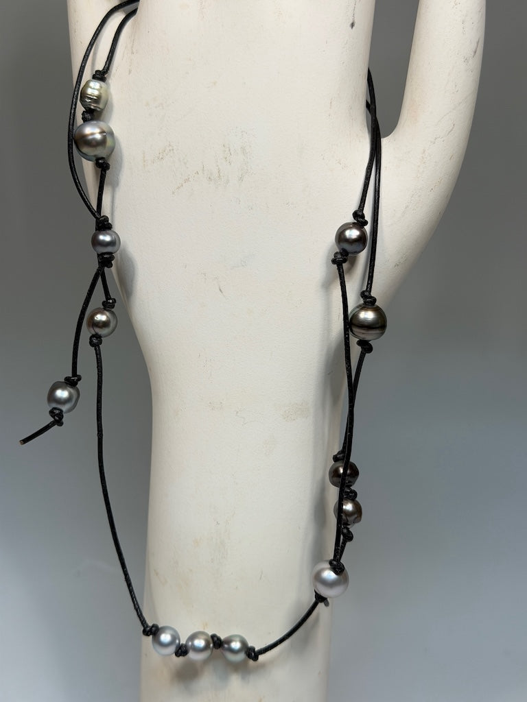 MULTIPLE TAHITIAN PEARLS ON LEATHER NECKLACE/BRACELET AV2603