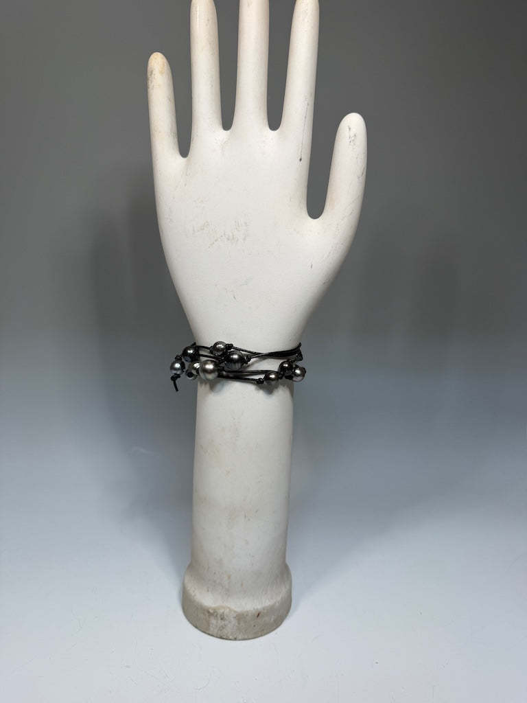 MULTIPLE TAHITIAN PEARLS ON LEATHER NECKLACE/BRACELET AV2603