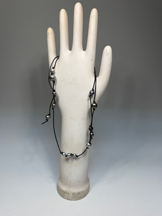 MULTIPLE TAHITIAN PEARLS ON LEATHER NECKLACE/BRACELET AV2603