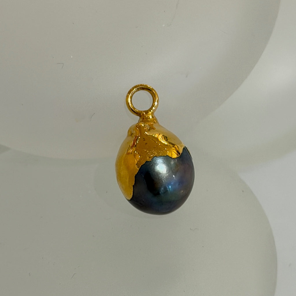 GOLDEN CASTLE BAROQUE TAHITIAN PENDANT IN 18K YELLOW GOLD BALE & VERMEIL AV2609