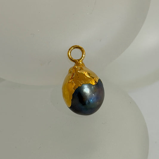 GOLDEN CASTLE BAROQUE TAHITIAN PENDANT IN 18K YELLOW GOLD BALE & VERMEIL AV2609