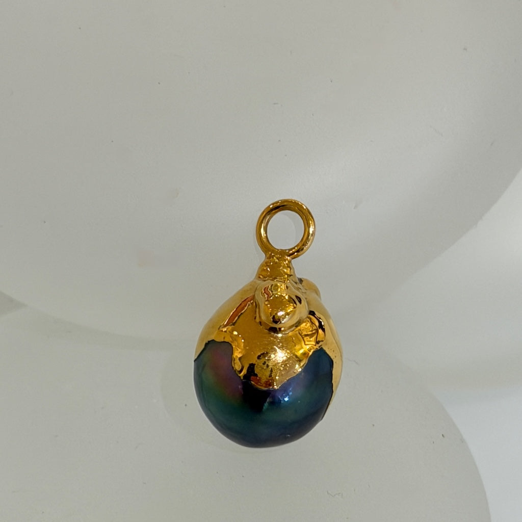 GOLDEN CASTLE BAROQUE TAHITIAN PENDANT IN 18K YELLOW GOLD BALE & VERMEIL AV2609