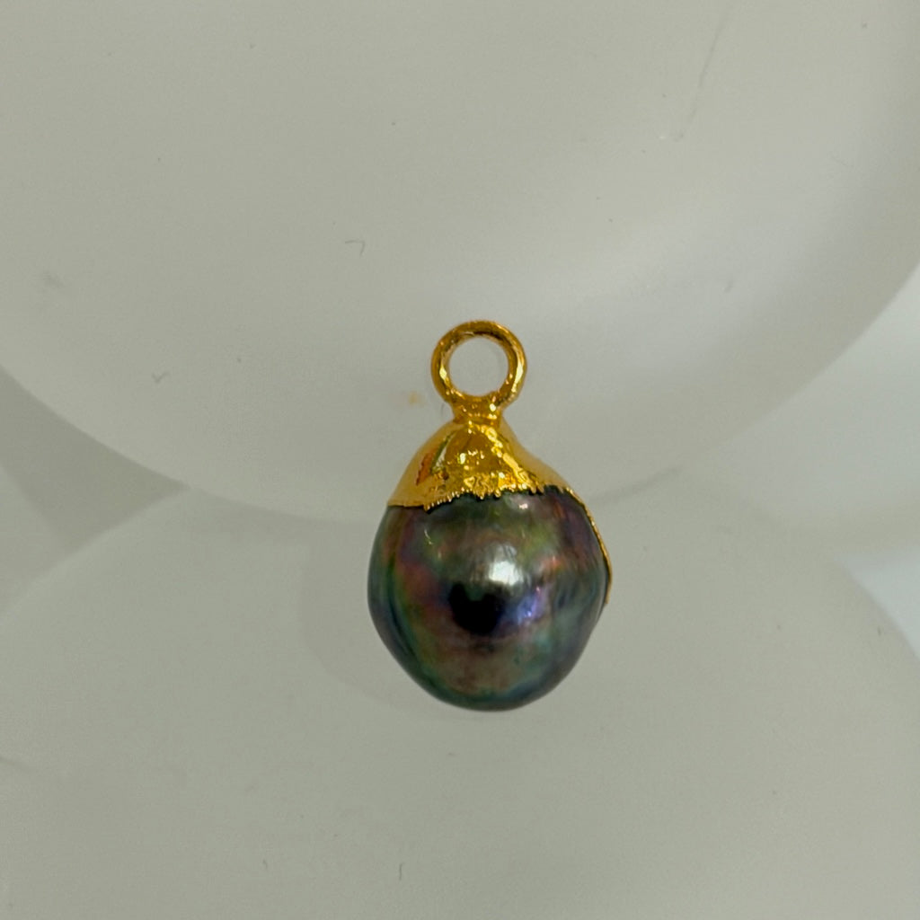 GOLDEN CASTLE BAROQUE TAHITIAN PENDANT IN 18K YELLOW GOLD BALE & VERMEIL AV2610