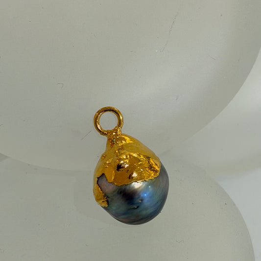 GOLDEN CASTLE BAROQUE TAHITIAN PENDANT IN 18K YELLOW GOLD BALE & VERMEIL AV2610