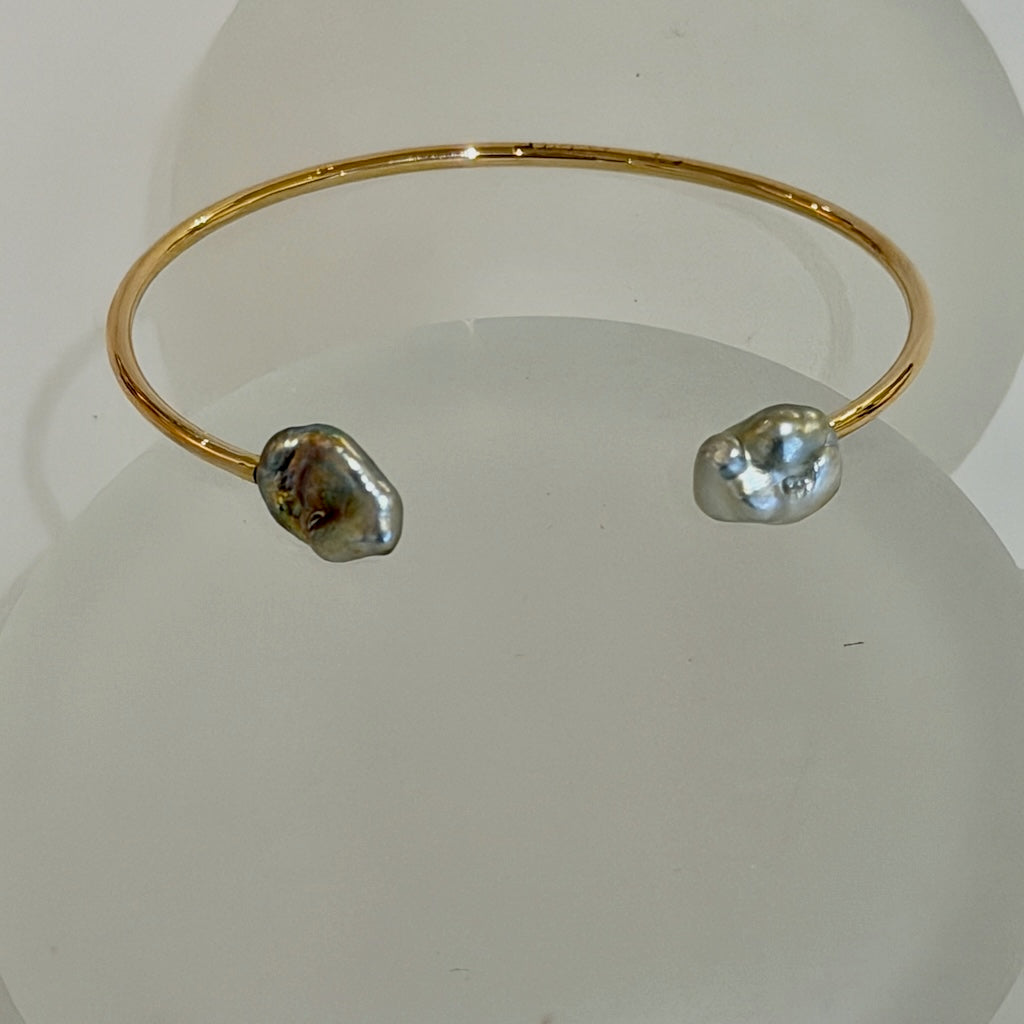 18K YELLOW GOLD TAHITIAN KESHI PEARL BANGLE BRACELET AV2620