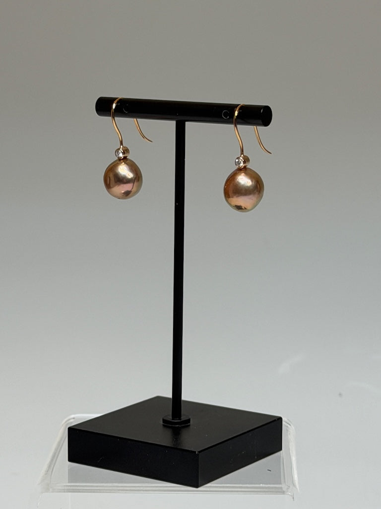 18K RED GOLD FANCY NATURAL PINK BAROQUE FRESHWATER PEARL & NATURAL DIAMOND EARRINGS AV2624