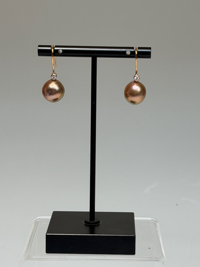 18K RED GOLD FANCY NATURAL PINK BAROQUE FRESHWATER PEARL & NATURAL DIAMOND EARRINGS AV2624