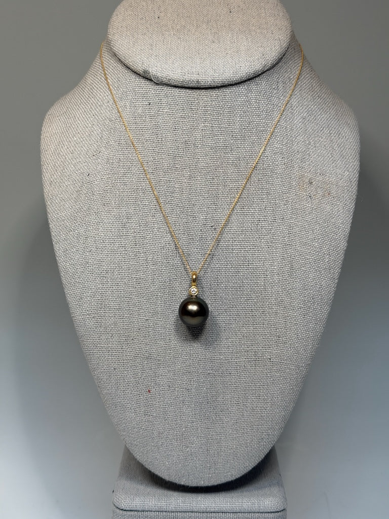 18K YELLOW GOLD FANCY ROUND TAHITIAN PEARL & NATURAL DIAMOND PENDANT WITH 18K GOLD NECKLACE AV2626