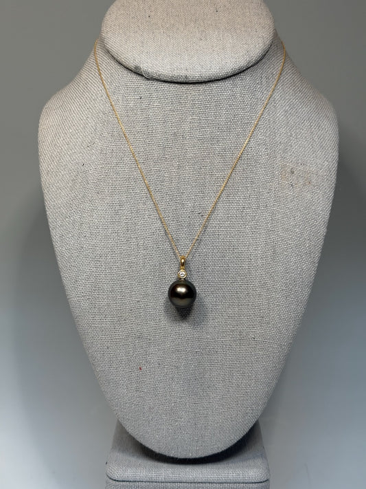 18K YELLOW GOLD FANCY ROUND TAHITIAN PEARL & NATURAL DIAMOND PENDANT WITH 18K GOLD NECKLACE AV2626