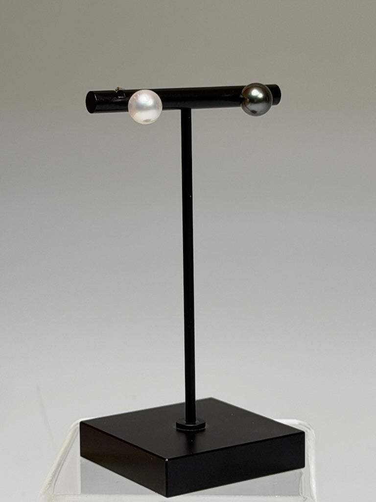 18K WHITE GOLD FANCY TAHITIAN & SOUTH SEA BLACK WHITE STUD EARRINGS AV2633