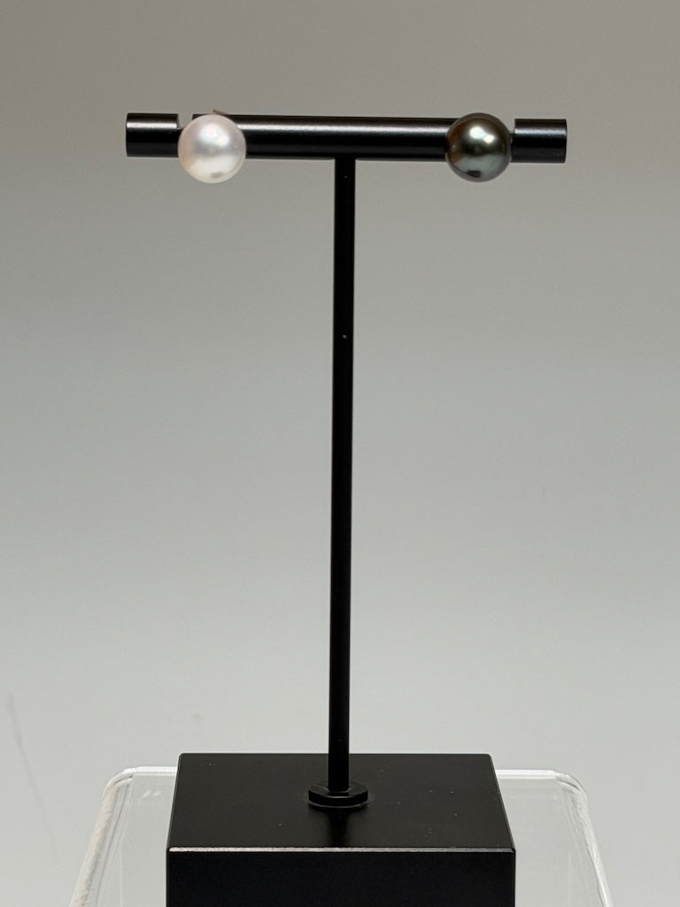 18K WHITE GOLD FANCY TAHITIAN & SOUTH SEA BLACK WHITE STUD EARRINGS AV2633