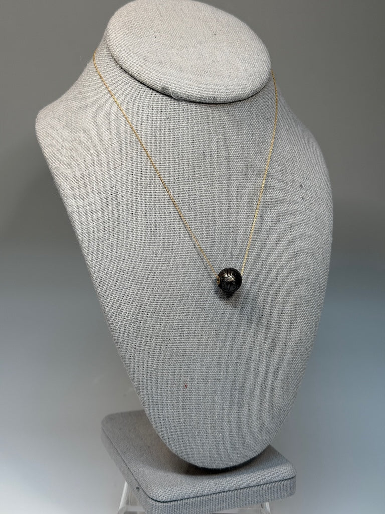 BLACK TAHITIAN HAND CARVED PEARL PENDANT AV2638