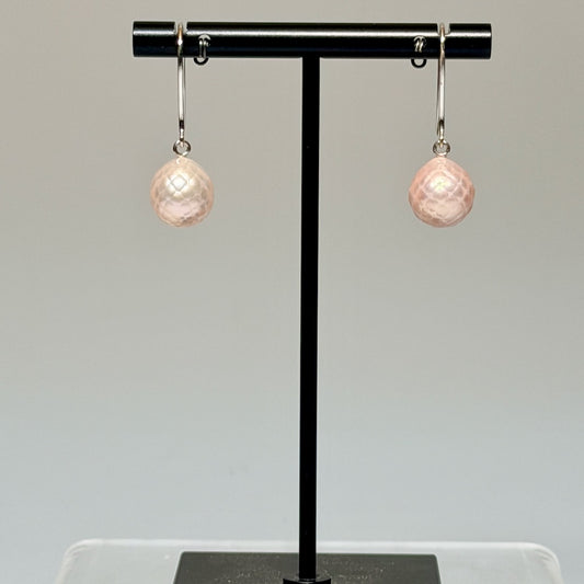 18K WHITE GOLD FACETED PINK FRESHWATER PEARL EARRINGS AV2649