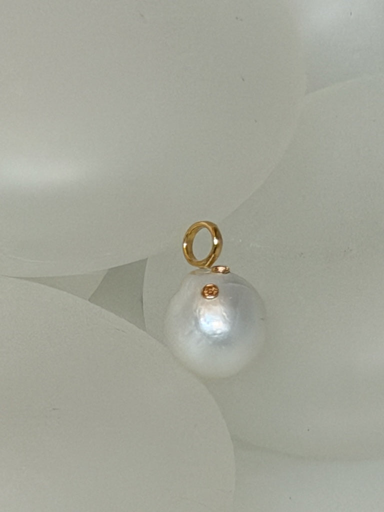 18K YELLOW GOLD TWINKLE SOUTH SEA BAROQUE PEARL PENDANT WITH MADAGASCAN SPINEL AV2665