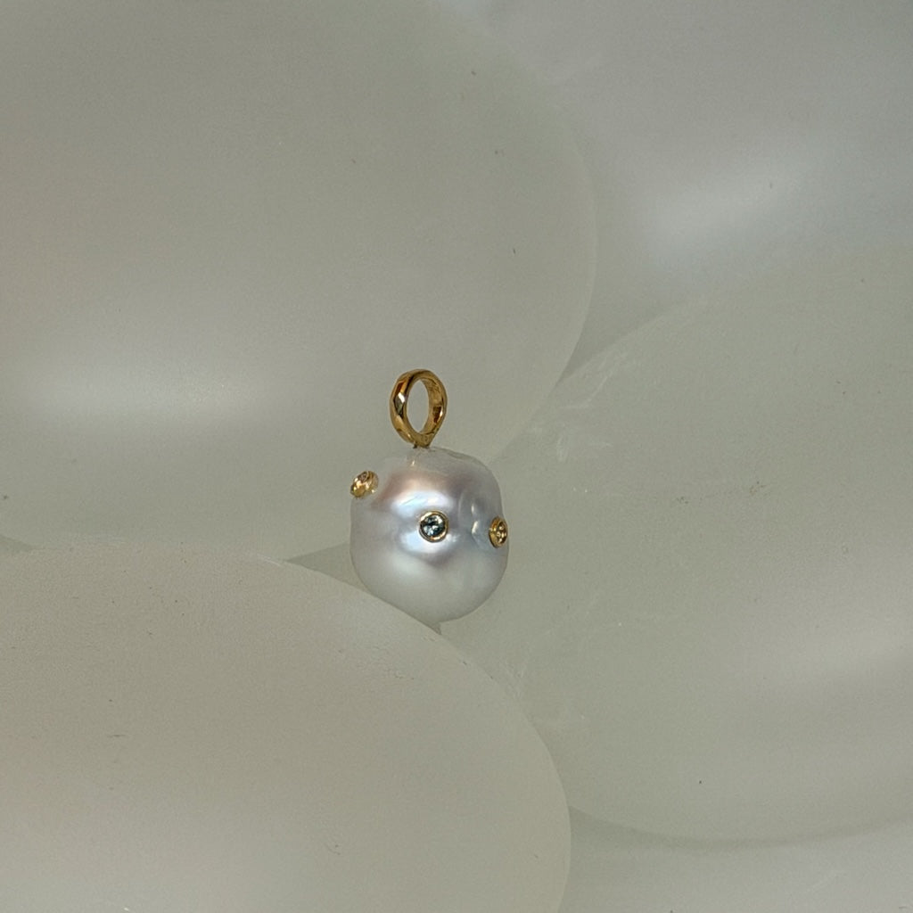 18K YELLOW GOLD TWINKLE SOUTH SEA BAROQUE PEARL PENDANT WITH MADAGASCAN SPINEL AV2666