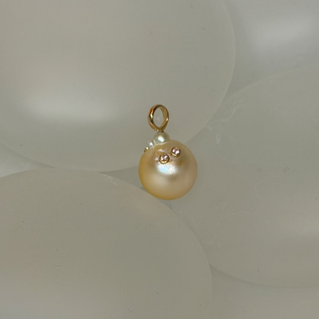 18K YELLOW GOLD TWINKLE SOUTH SEA BAROQUE PEARL PENDANT WITH MADAGASCAN SPINEL AV2667