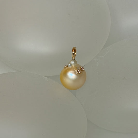18K YELLOW GOLD TWINKLE SOUTH SEA BAROQUE PEARL PENDANT WITH MADAGASCAN SPINEL AV2667