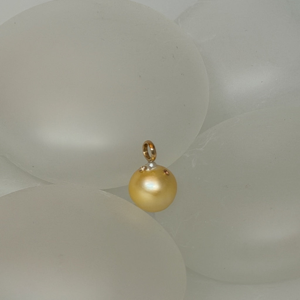 18K YELLOW GOLD TWINKLE SOUTH SEA BAROQUE PEARL PENDANT WITH MADAGASCAN SPINEL AV2668