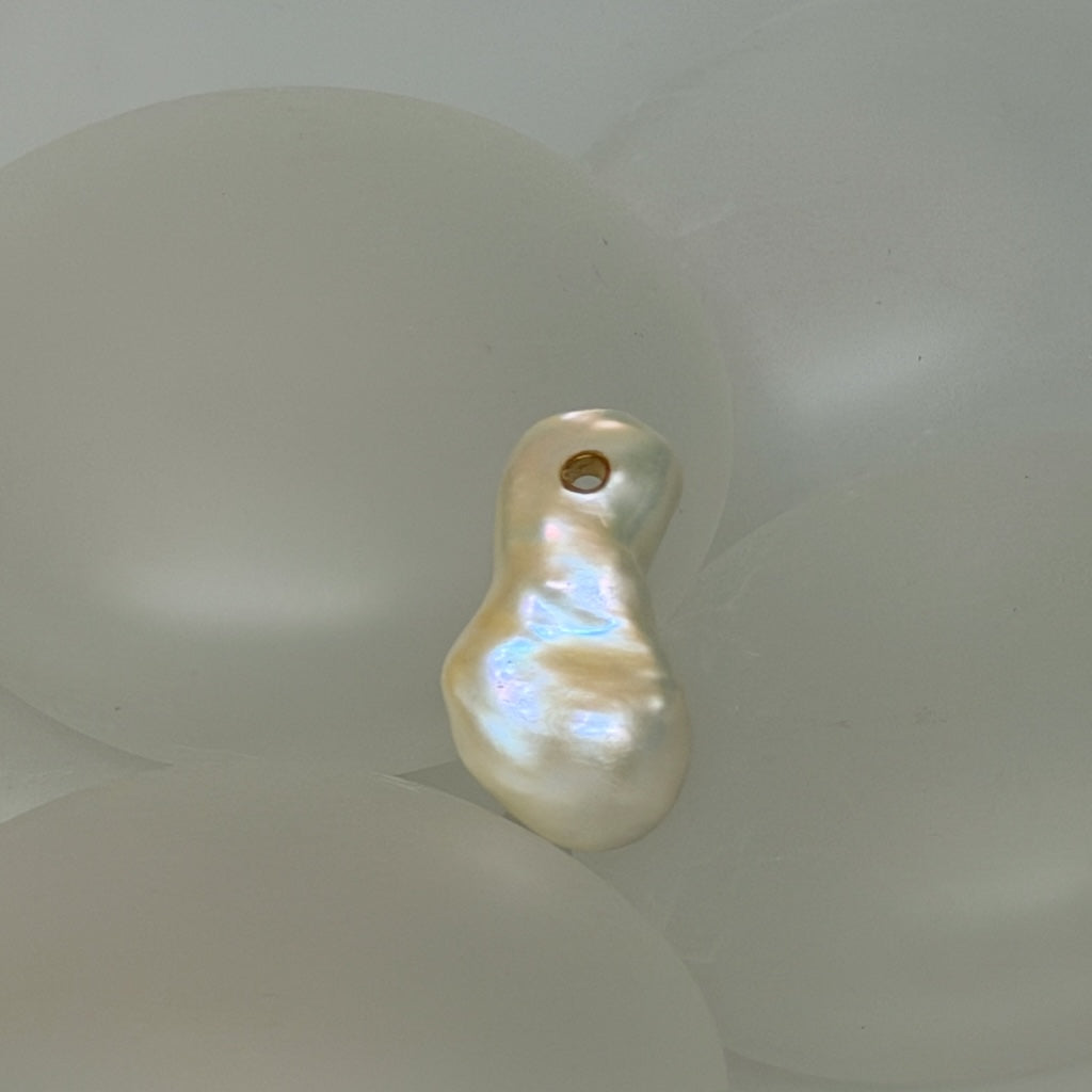 18K YELLOW GOLD FRESHWATER NATURAL JUMBO FIREBALL BAROQUE PEARL GOLDEN EYE PENDANT AV2669