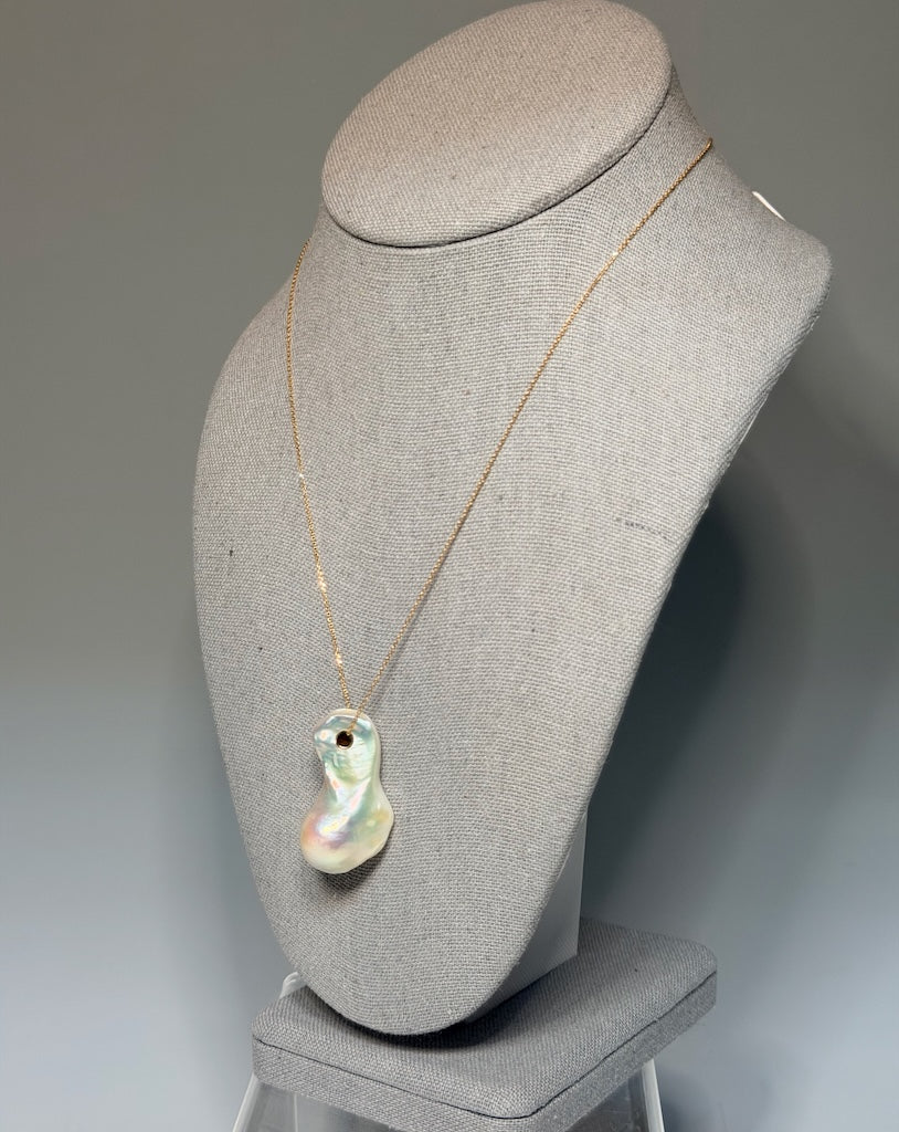 18K YELLOW GOLD FRESHWATER NATURAL JUMBO FIREBALL BAROQUE PEARL GOLDEN EYE PENDANT AV2669
