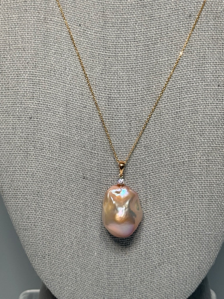 18K RED GOLD TRIBECA FRESHWATER NATURAL PINK PEARL AND DIAMOND PENDANT AV2670