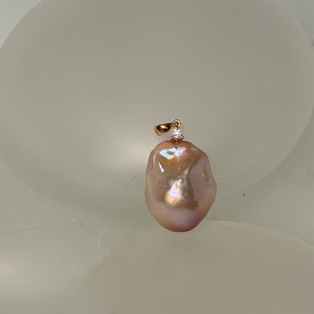 18K RED GOLD TRIBECA FRESHWATER NATURAL PINK PEARL AND DIAMOND PENDANT AV2670