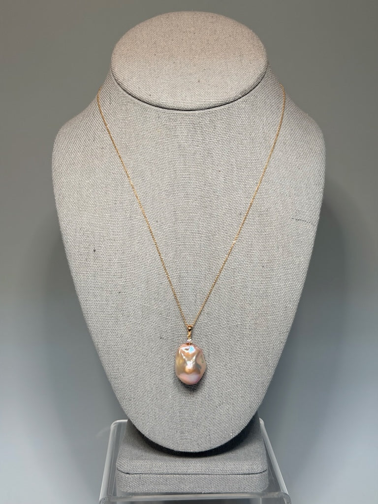 18K RED GOLD TRIBECA FRESHWATER NATURAL PINK PEARL AND DIAMOND PENDANT AV2670