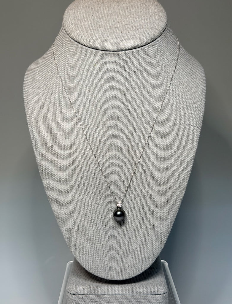 18K WHITE GOLD FLOWER DIAMOND AND TAHITIAN PEARL PENDANT AV2672