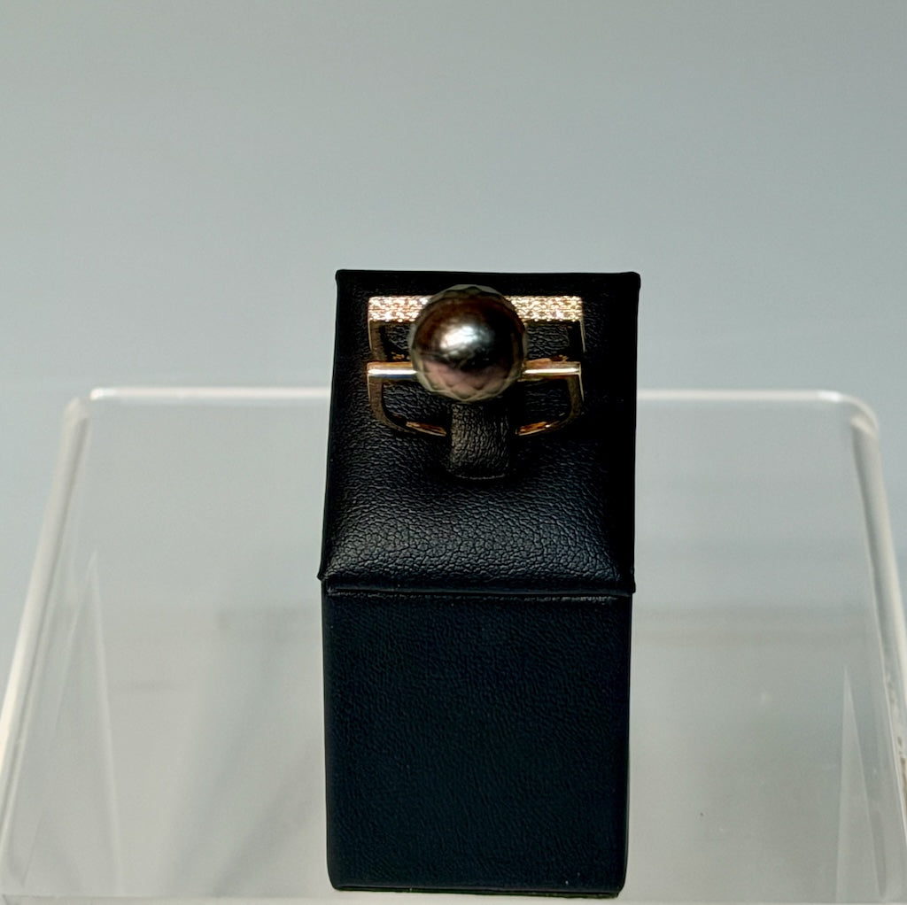 18K YELLOW GOLD RING WITH DIAMONDS AND FACETED TAHITIAN PEARL AV2675