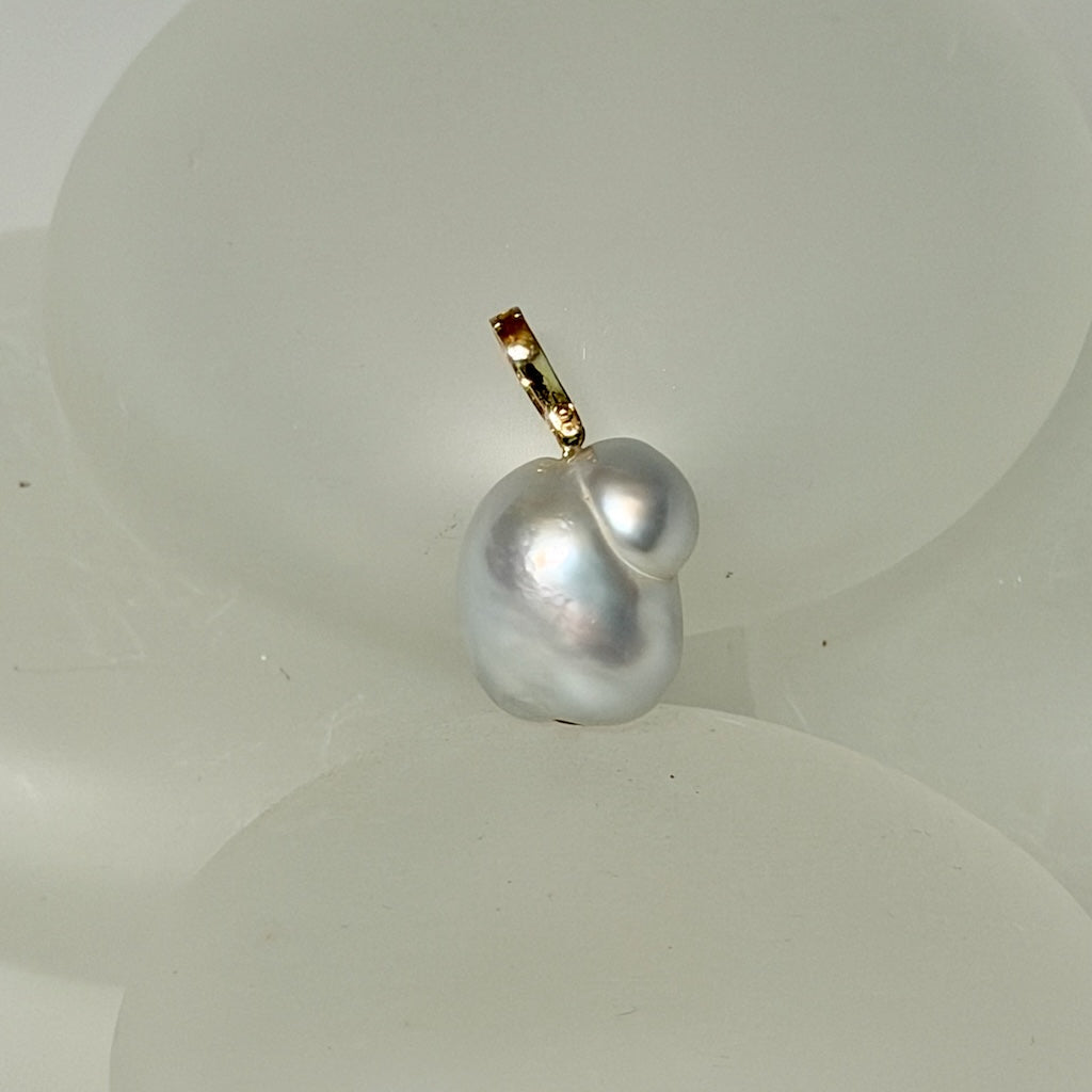 18K YELLOW GOLD SOUTH SEA BAROQUE PEARL AND MAHENGE GARNET PENDANT AV2676