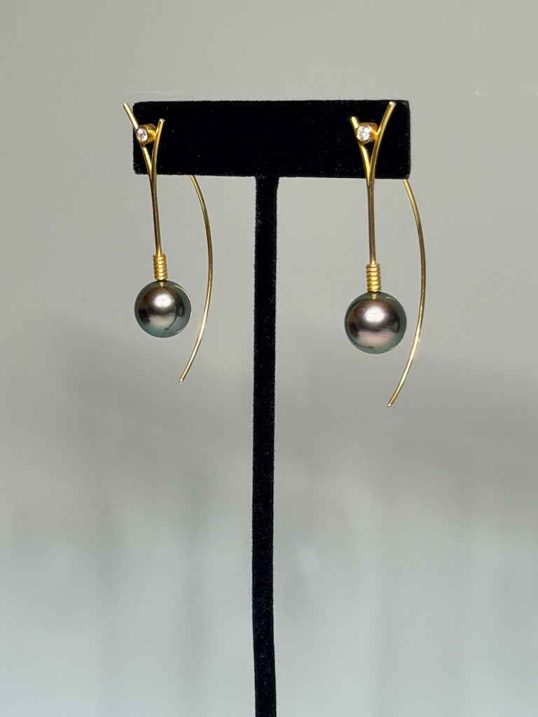 18K YELLOW GOLD UNIQUE TAHITIAN PEARLS AND DIAMOND FANCY PEACOCK EARRINGS AV2680