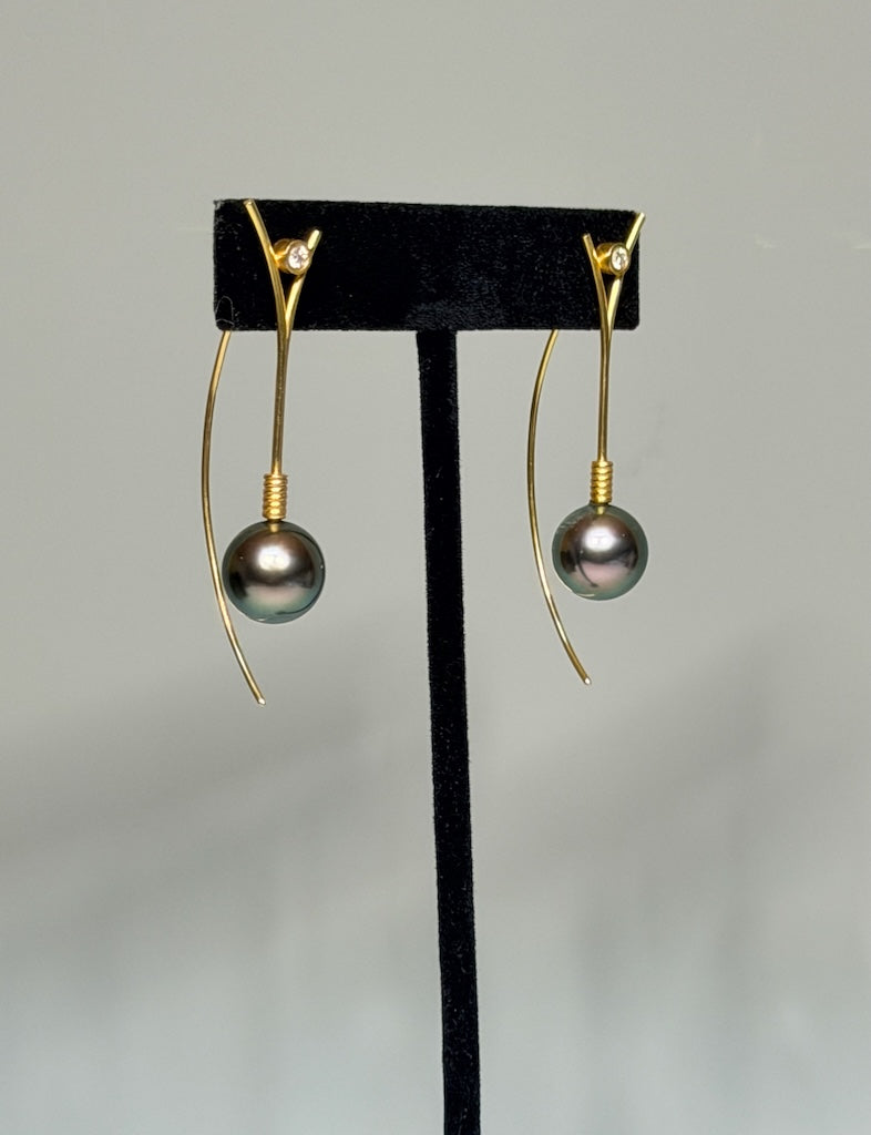 18K YELLOW GOLD UNIQUE TAHITIAN PEARLS AND DIAMOND FANCY PEACOCK EARRINGS AV2680