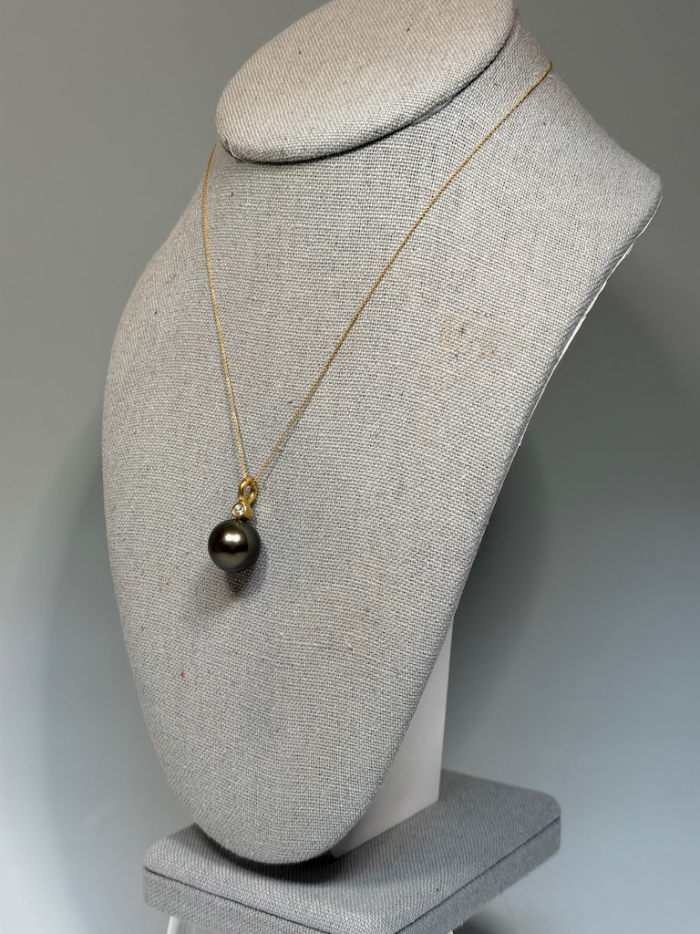 18K YELLOW GOLD FANCY ROUND TAHITIAN PEARL & NATURAL DIAMOND PENDANT WITH 18K GOLD NECKLACE AV2626