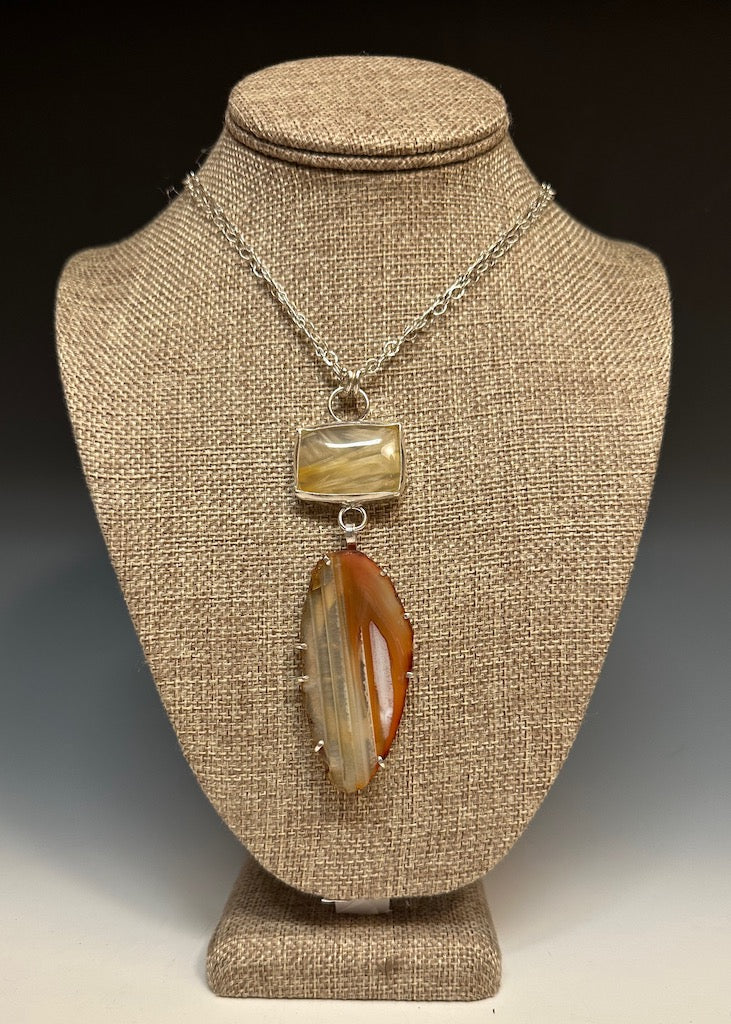 .925 INDONESIAN STICK AGATE W/ORANGE AGATE SLICE ON STERLING SILVER DOUBLE CHAIN  BR110