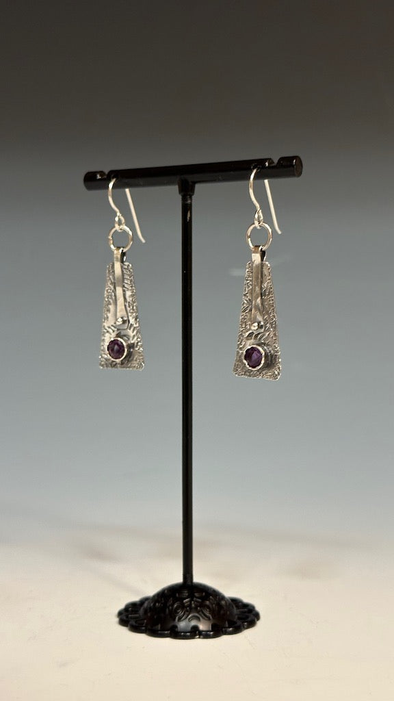 .925 HERA PROTECTRESS EARRINGS WITH AMETHYST BR156